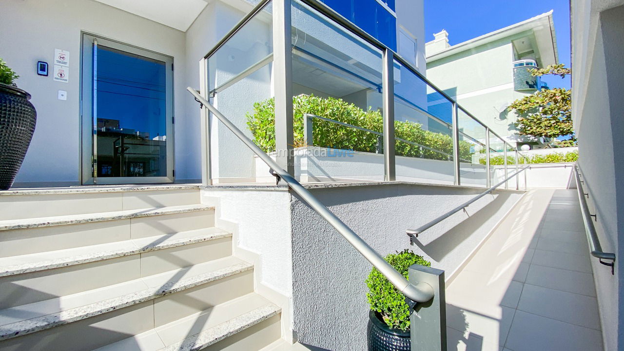 Apartamento para aluguel de temporada em Governador Celso Ramos (Praia de Palmas)