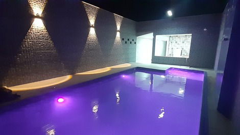 CASA COM PISCINA 50 METROS DA PRAIA - WI-FI E NETFLIX