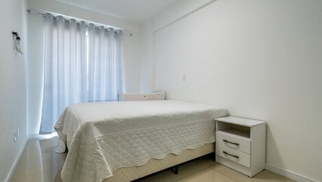 020 - Apartamento 2 dormitórios na Praia de Bombas