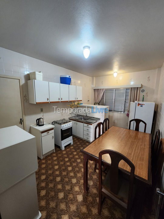 Apartamento para aluguel de temporada em Itapema (Meia Praia)