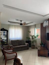 Apartamento de alto estándar Meia Praia - Itapema