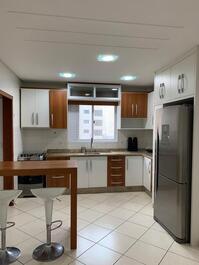 Apartamento de alto estándar Meia Praia - Itapema