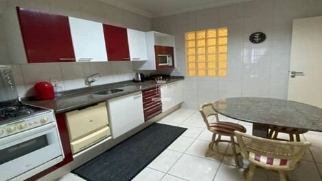 Locação temporada apartamento em Bombinhas 3 dormitórios centro