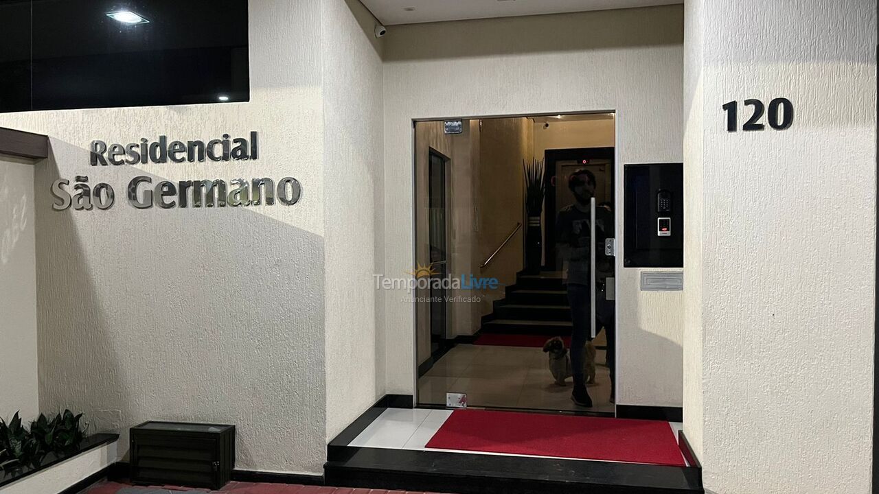 Apartamento para aluguel de temporada em Itapema (Meia Praia)