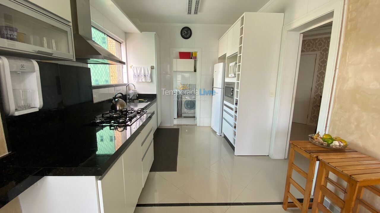 Apartamento para aluguel de temporada em Itapema (Meia Praia)