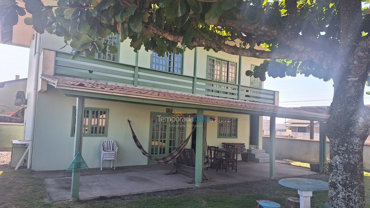 Casa para aluguel de temporada em São Francisco do Sul (Praia do Ervino)