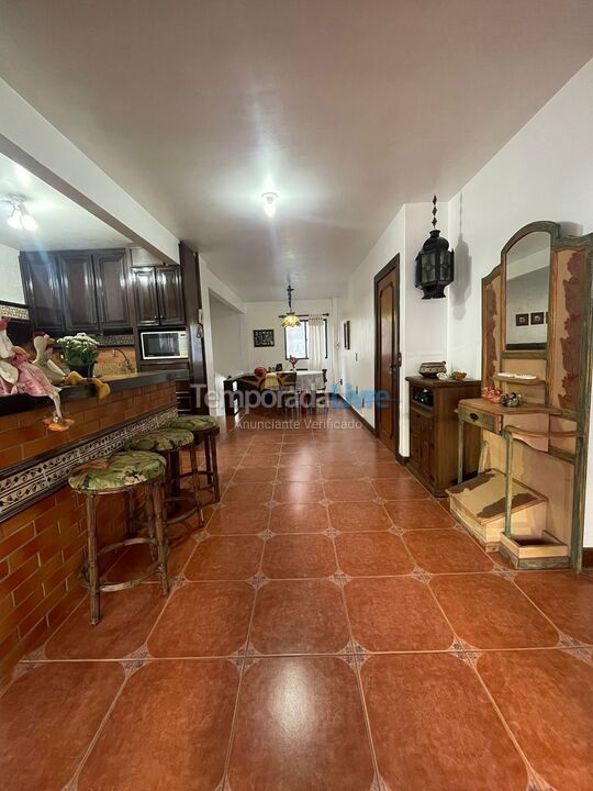 Apartamento para aluguel de temporada em Itapema (Meia Praia)