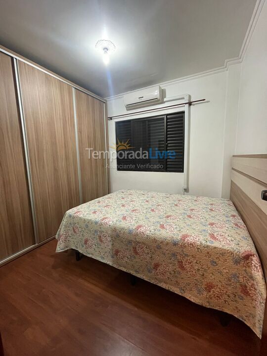 Apartamento para aluguel de temporada em Itapema (Meia Praia)