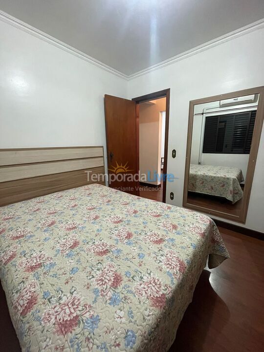 Apartamento para aluguel de temporada em Itapema (Meia Praia)