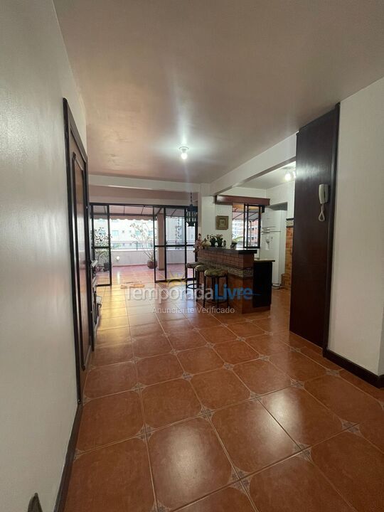 Apartamento para aluguel de temporada em Itapema (Meia Praia)