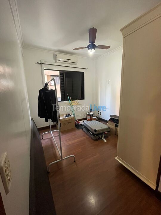 Apartamento para aluguel de temporada em Itapema (Meia Praia)