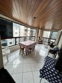 APARTAMENTO DE 3 DORMITORIOS 3 AIRE. CERCA DEL COMERCIO RUSSI RUSSI.