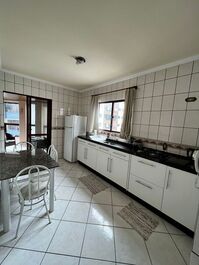 APARTAMENTO DE 3 DORMITORIOS 3 AIRE. CERCA DEL COMERCIO RUSSI RUSSI.