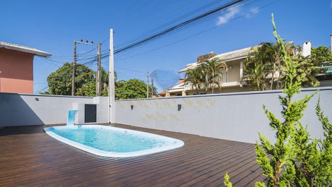 CASA DE PRAIA COM PISCINA EM BOMBAS a 800 metros do mar