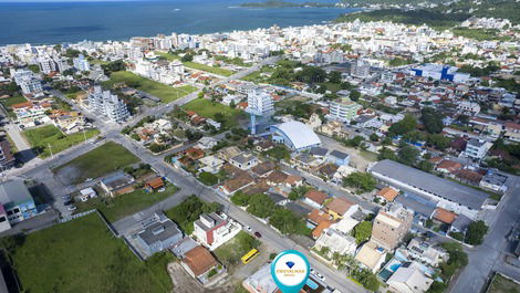 CASA DE PRAIA COM PISCINA EM BOMBAS a 800 metros do mar