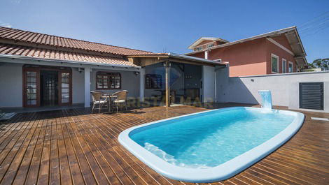 CASA DE PRAIA COM PISCINA DISPONÍVEL PARA O REVEILLON