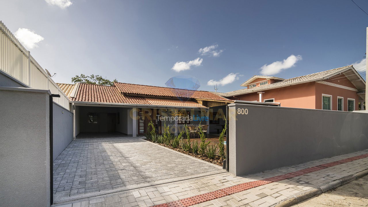 Casa para aluguel de temporada em Bombinhas (Praia de Bombas)