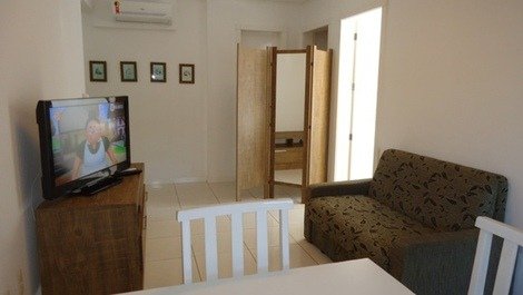 Side apartment with elevator 180m from the beach