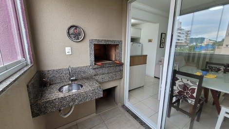 Side apartment, with elevator, 150 meters from the sea