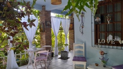 Private house 50m from the sea in 1200m2 of garden/2 Suites/Pool/AC