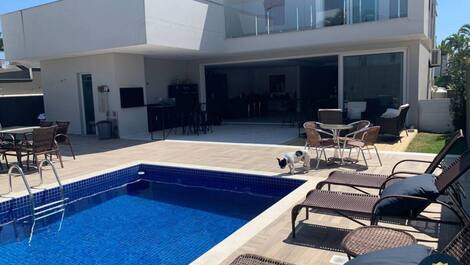 Beautiful mansion in Jurerê Internacional for an incredible vacation