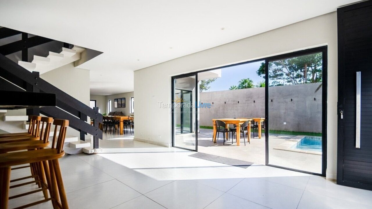 Casa para aluguel de temporada em Guarujá (Praia do Pernambuco)