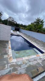 EXCELENTE CASA COM PISCINA E CHURRASQUEIRA 14 PESSOAS BORACEIA