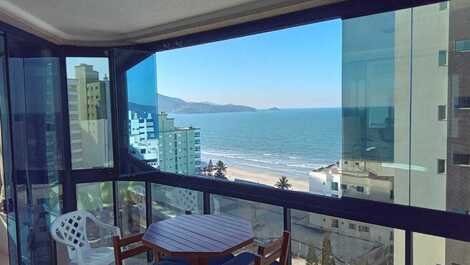 04 suites frente a la Avenida Nereu Ramos con vista al mar