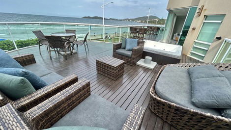 SEA FRONT APARTMENT WITH JACUZZI