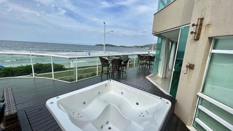 SEA FRONT APARTMENT WITH JACUZZI