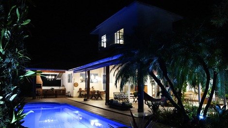 Casa de praia com piscina aquecida em condomínio