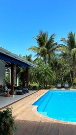 Casa de praia com piscina aquecida em condomínio