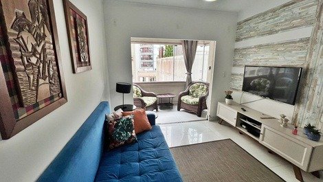 Ed. Aconcagua: 2 dormitórios quadra mar com ar condicionado / wifi