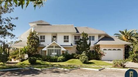 Magnificent house close to the Jurerê sea