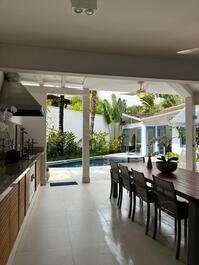Hermosa casa de alta gama en alquiler en Praia da Bale.