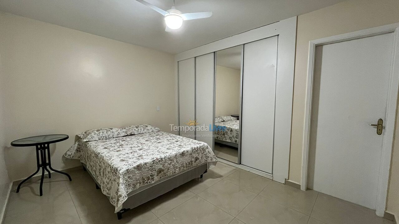 Apartamento para aluguel de temporada em Guarujá (Pitangueiras)