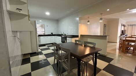 Apartamento para aluguel de temporada em Guarujá (Pitangueiras)