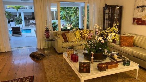 Hermosa Villa - Cond Santa Mónica 4 Suites