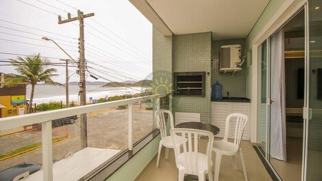 Spacious 3 bedroom apartment facing the beach of 4 Islands