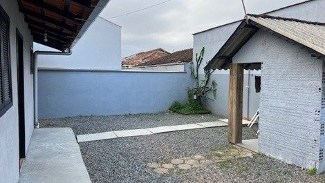 Excellent large plot of land, 3 bedrooms, 2 with AC, barbecue