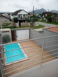Townhouse with swimming pool in Matinhos, prox beach with wifi for 12 people