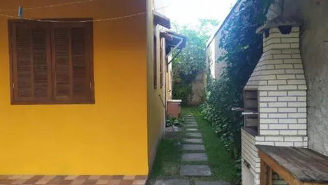 Yellow House at Prainha de Mambucaba (Paraty) - 200m from the sea