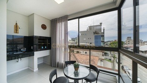 Apartamento frontal, a 200 metros de la playa de Bombinhas Centro