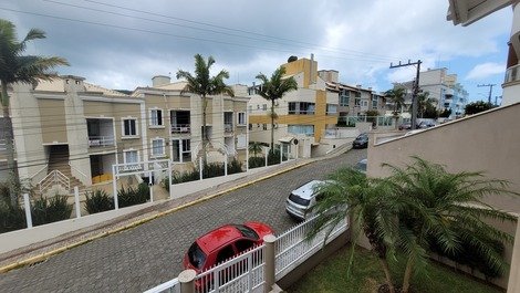 Casa adosada de 4 dormitorios a 200 metros del mar en Praia de Bombas