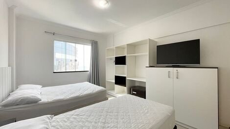 Hermoso apartamento 3 suites en alquiler Meia Praia cerca del mar!