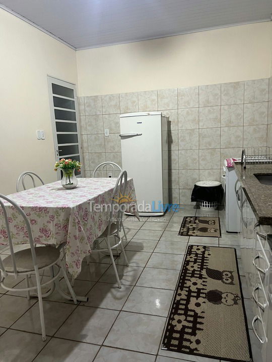 Casa para alquiler de vacaciones em Olímpia (Jardim Tropical 2)