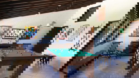 Casa em Angra dos Reis, 7 suítes, piscina e ampla área de lazer