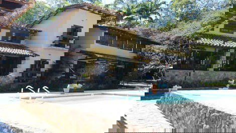 Casa em Angra dos Reis, 7 suítes, piscina e ampla área de lazer