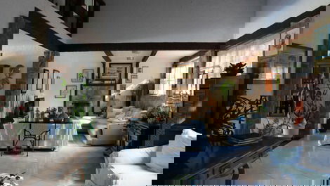 Casa em Angra dos Reis, 7 suítes, piscina e ampla área de lazer