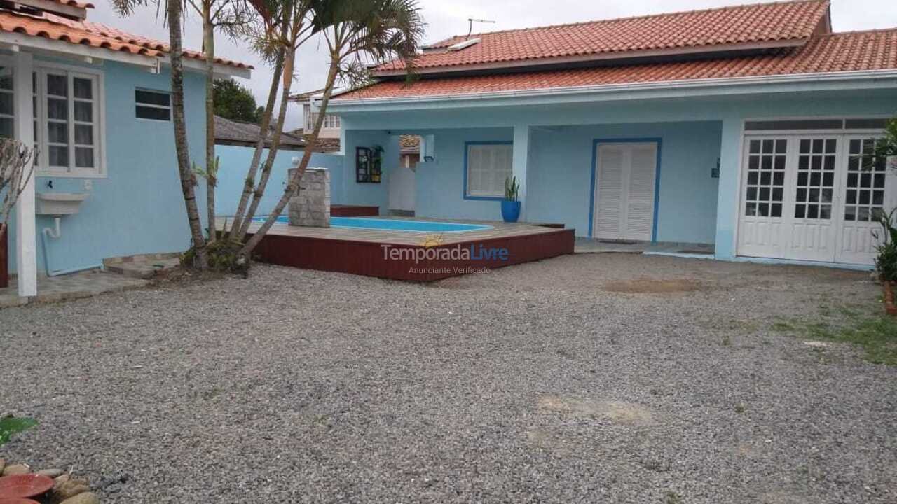 Casa para alquiler de vacaciones em Palhoça (Praia do Sonho)